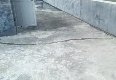 蓬江楼顶漏水维修公司分享下如何解决卫生间隐蔽部位漏水的问题?